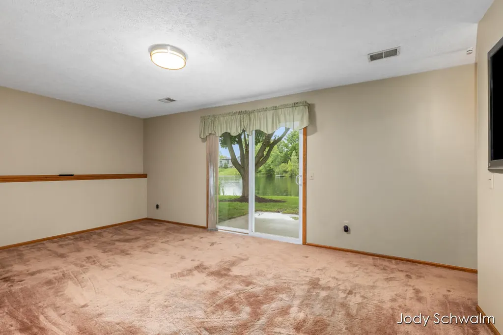 2223 Maguire Avenue NE Grand Rapids Charter Township MI 49525