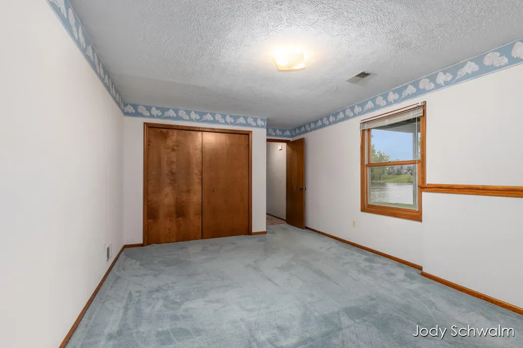 2223 Maguire Avenue NE Grand Rapids Charter Township MI 49525
