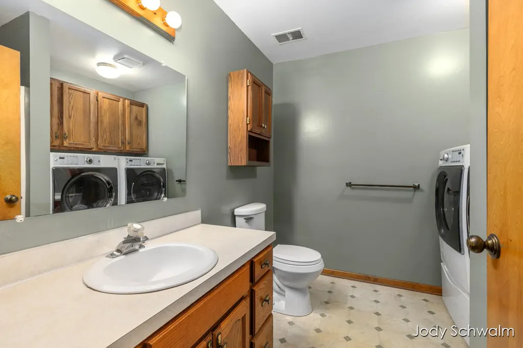 2223 Maguire Avenue NE Grand Rapids Charter Township MI 49525