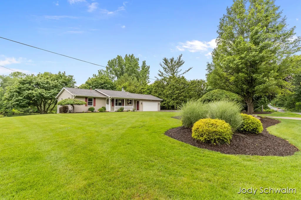 2223 Maguire Avenue NE Grand Rapids Charter Township MI 49525