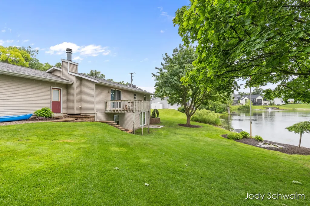 2223 Maguire Avenue NE Grand Rapids Charter Township MI 49525