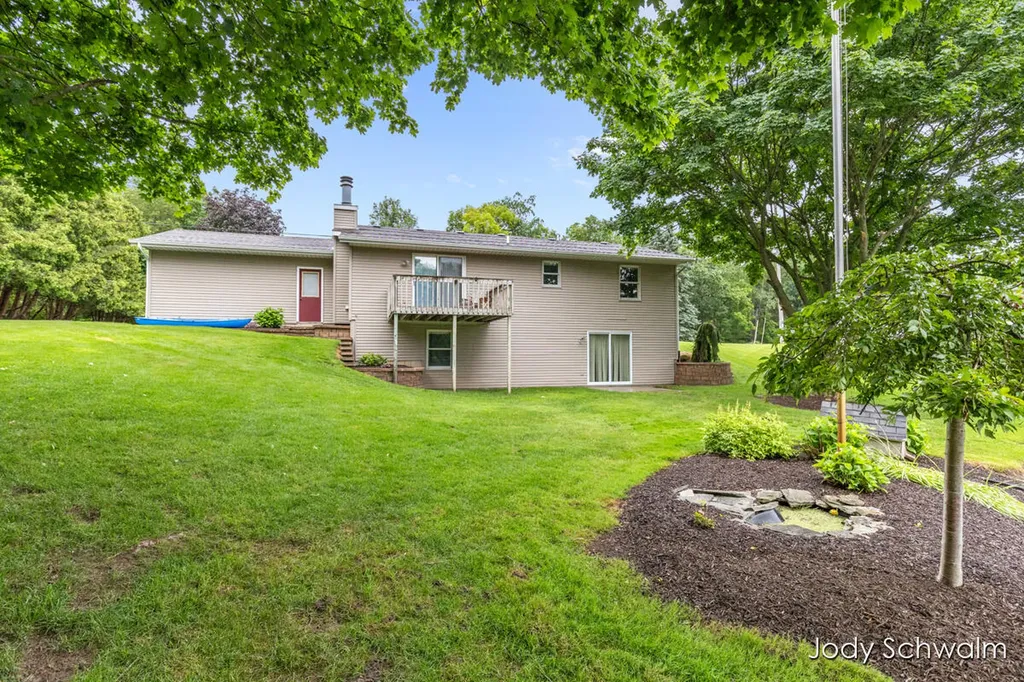 2223 Maguire Avenue NE Grand Rapids Charter Township MI 49525