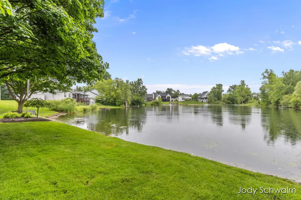 2223 Maguire Avenue NE Grand Rapids Charter Township MI 49525