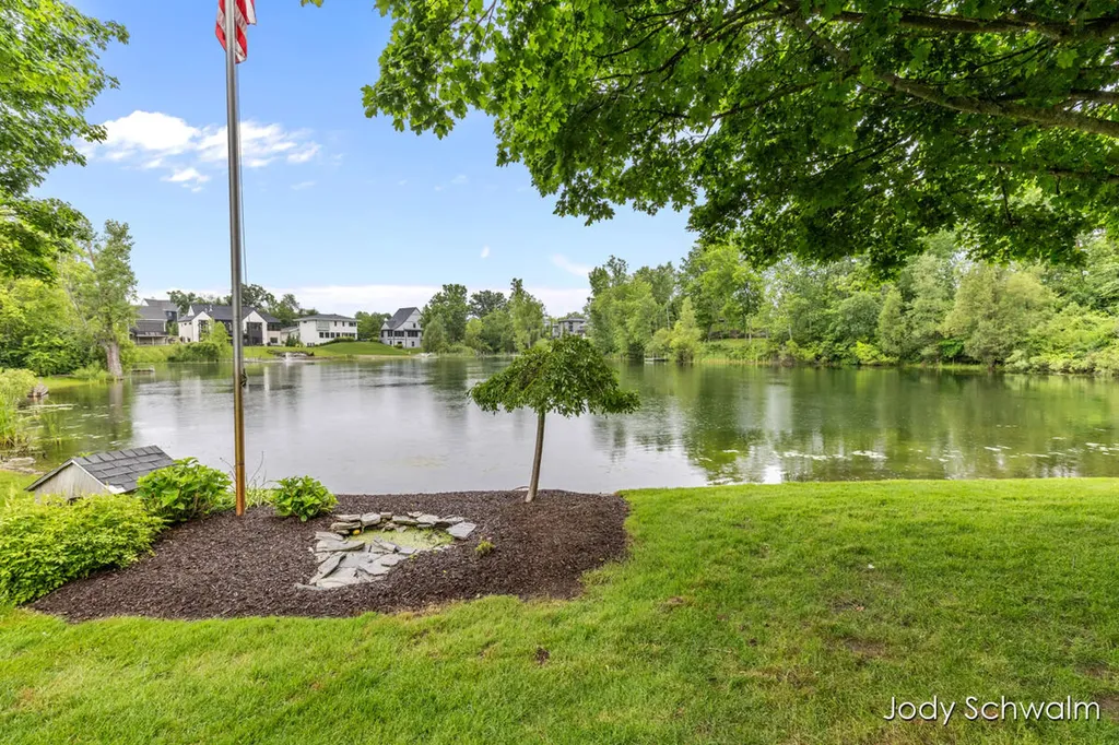2223 Maguire Avenue NE Grand Rapids Charter Township MI 49525