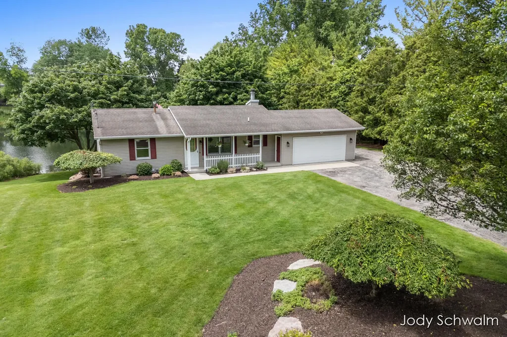 2223 Maguire Avenue NE Grand Rapids Charter Township MI 49525