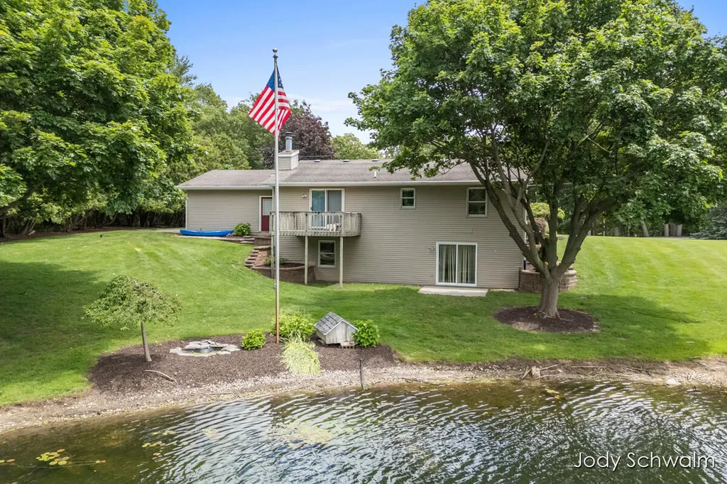 2223 Maguire Avenue NE Grand Rapids Charter Township MI 49525
