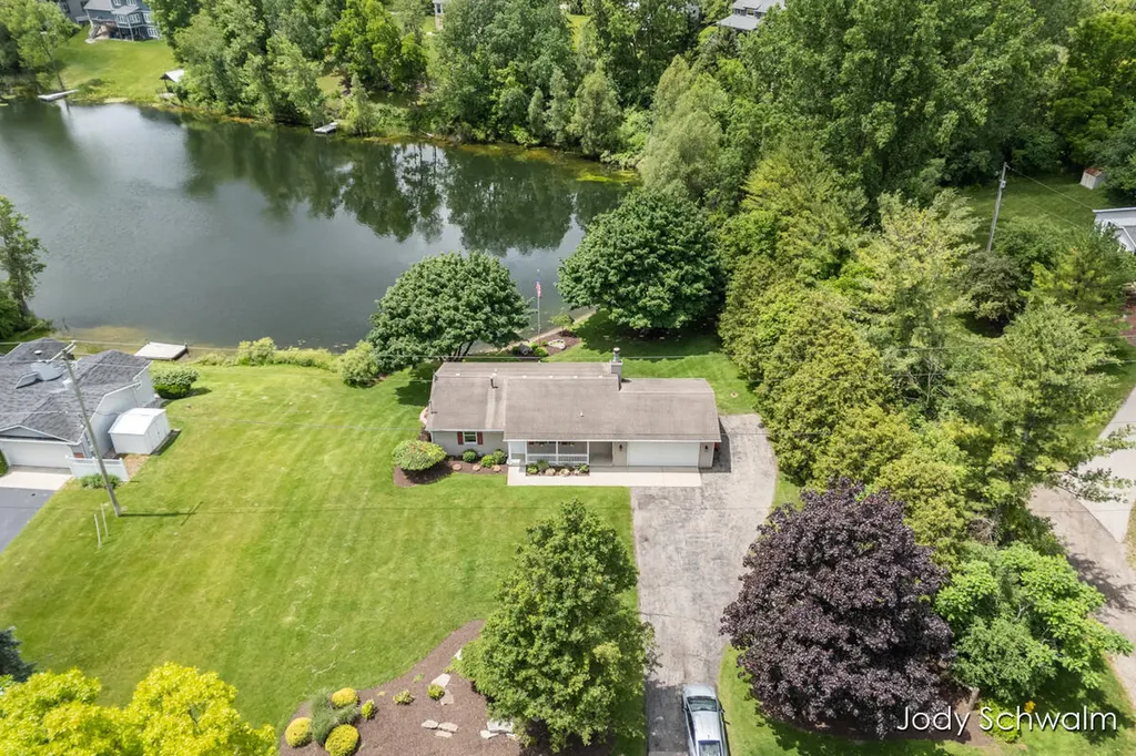 2223 Maguire Avenue NE Grand Rapids Charter Township MI 49525