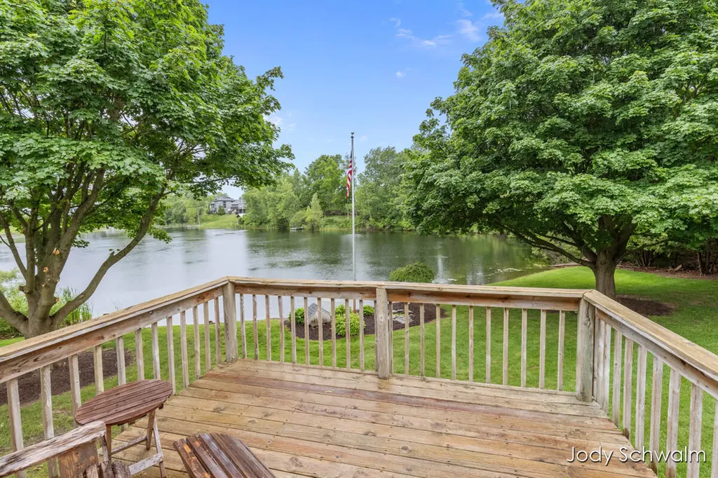 2223 Maguire Avenue NE Grand Rapids Charter Township MI 49525