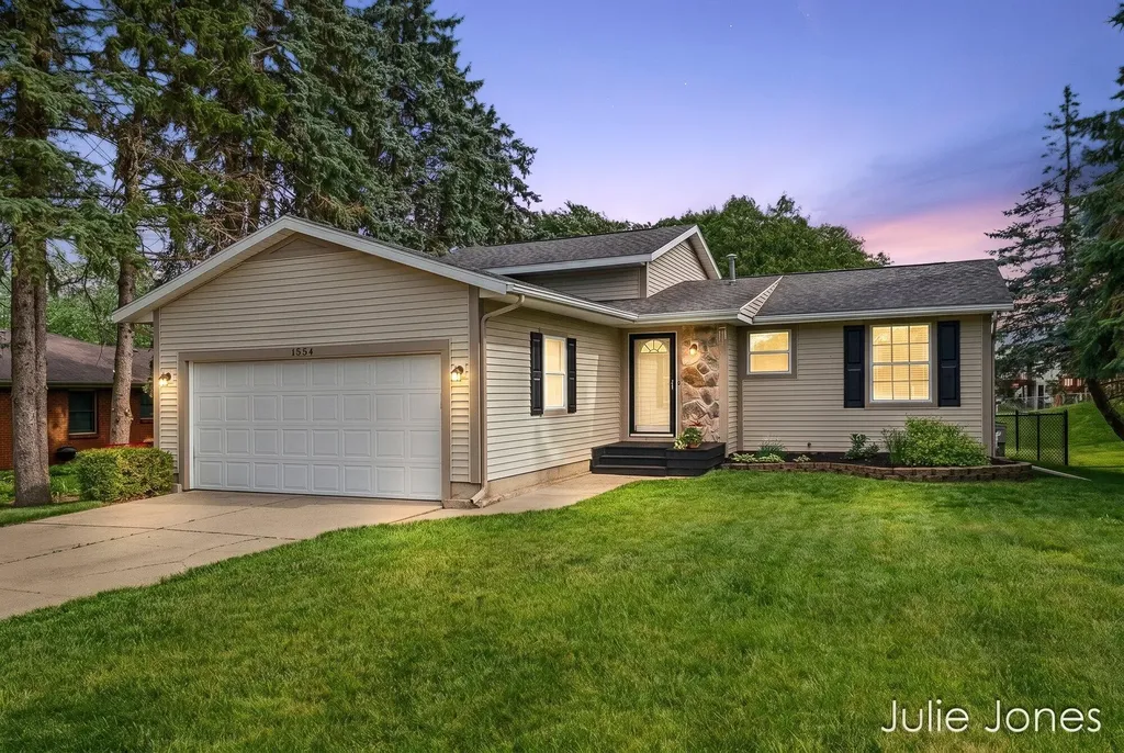 1554 Wakely Street NE Grand Rapids City MI 49505