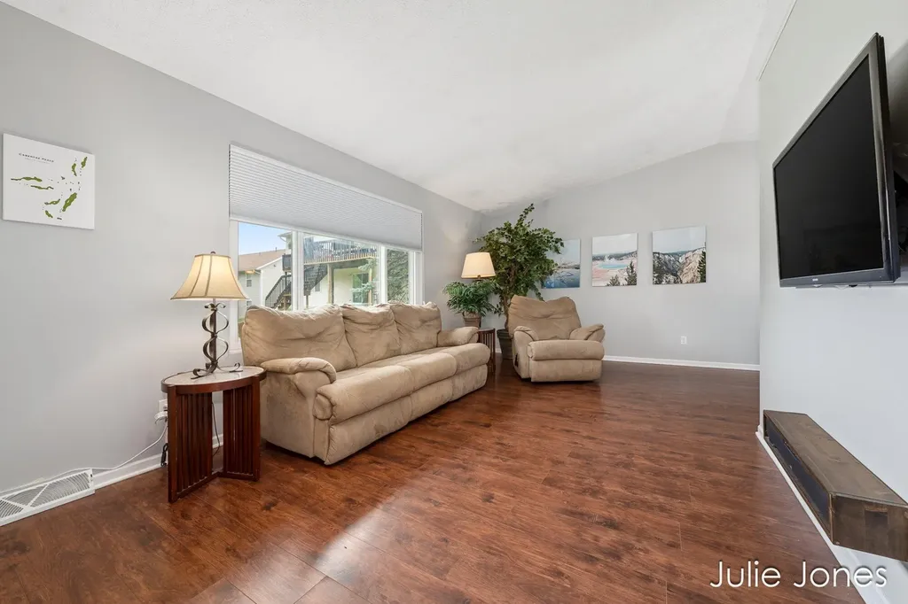 1554 Wakely Street NE Grand Rapids City MI 49505