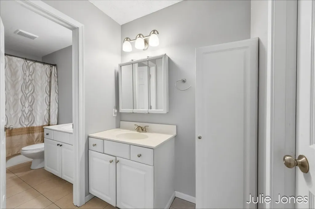 1554 Wakely Street NE Grand Rapids City MI 49505