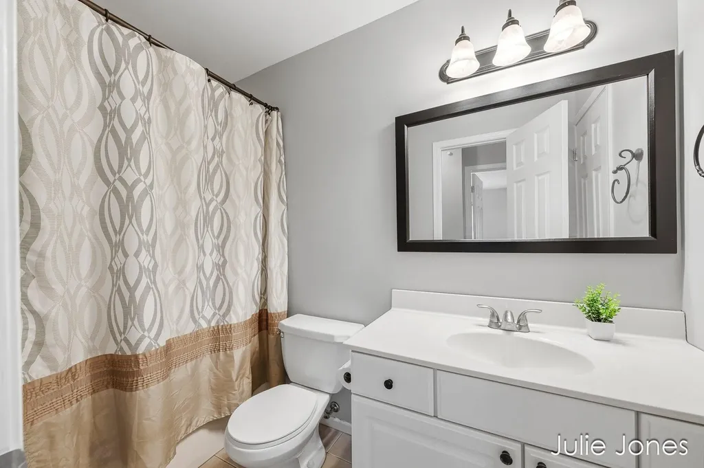 1554 Wakely Street NE Grand Rapids City MI 49505