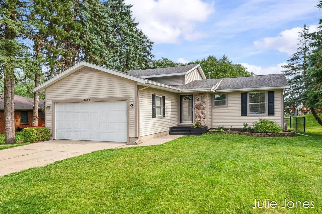 1554 Wakely Street NE Grand Rapids City MI 49505