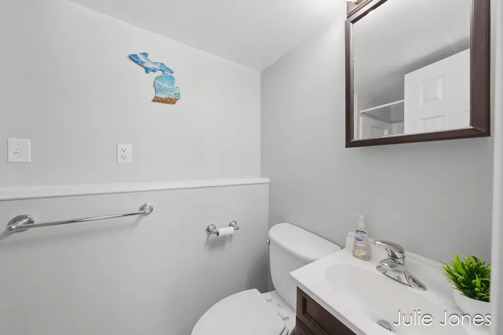 1554 Wakely Street NE Grand Rapids City MI 49505