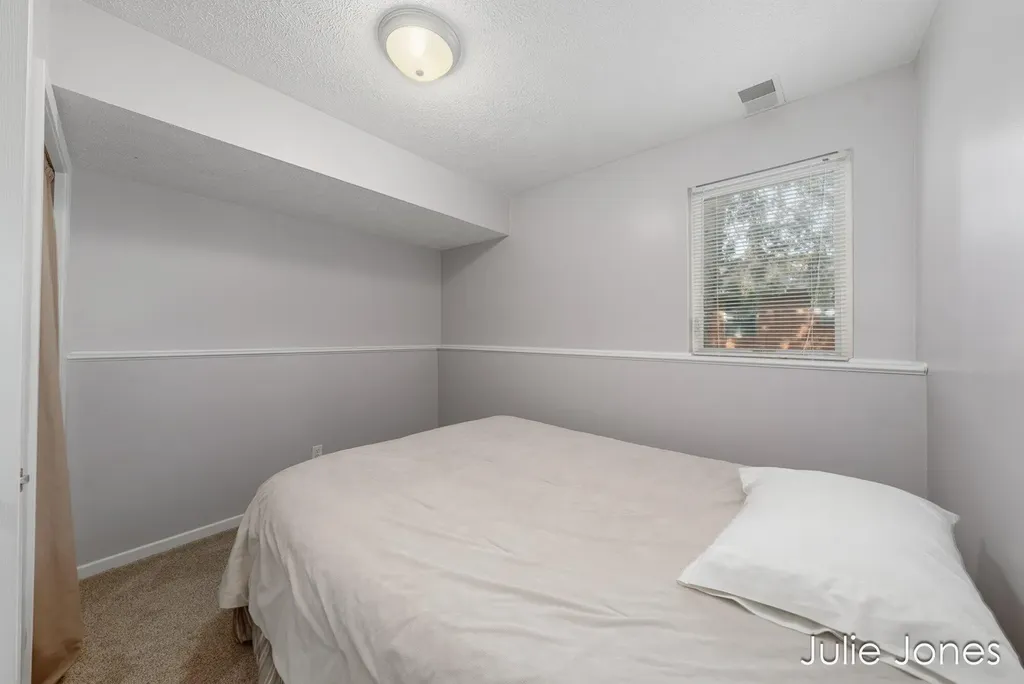 1554 Wakely Street NE Grand Rapids City MI 49505