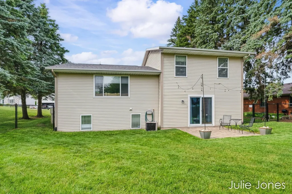 1554 Wakely Street NE Grand Rapids City MI 49505