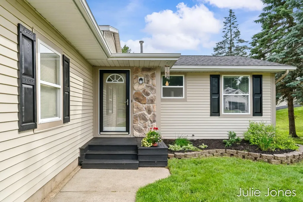 1554 Wakely Street NE Grand Rapids City MI 49505
