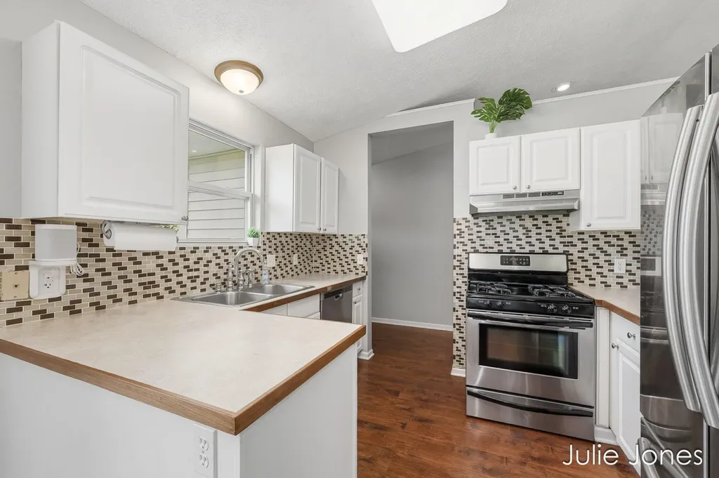 1554 Wakely Street NE Grand Rapids City MI 49505
