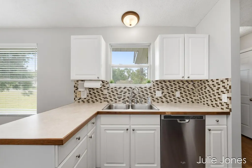 1554 Wakely Street NE Grand Rapids City MI 49505