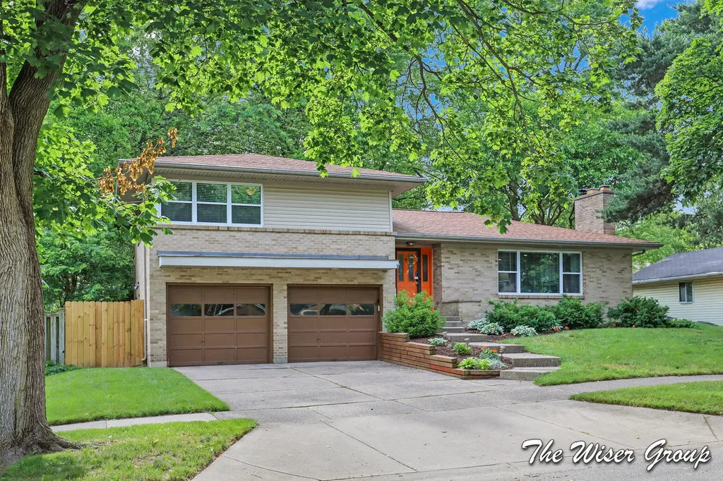 1613 Lotus Avenue SE Grand Rapids City MI 49506