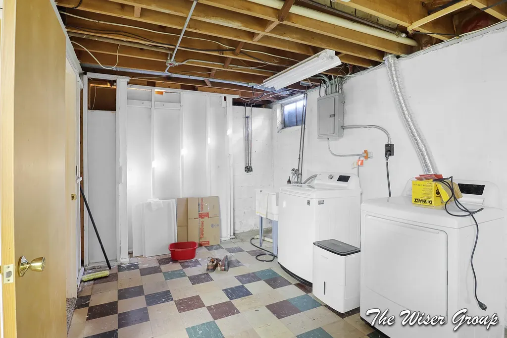 1613 Lotus Avenue SE Grand Rapids City MI 49506