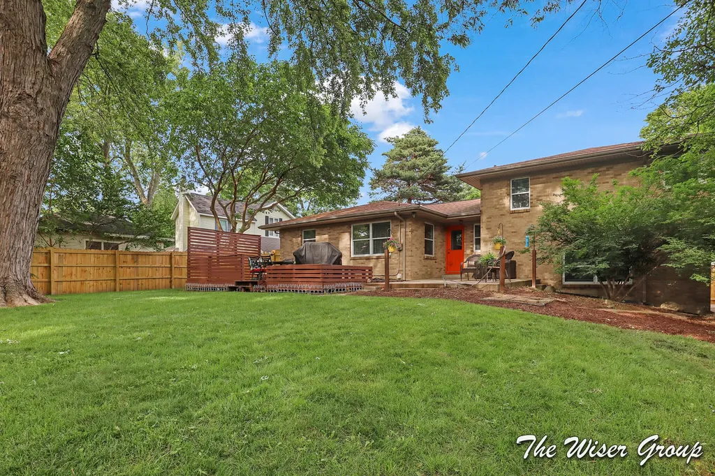 1613 Lotus Avenue SE Grand Rapids City MI 49506