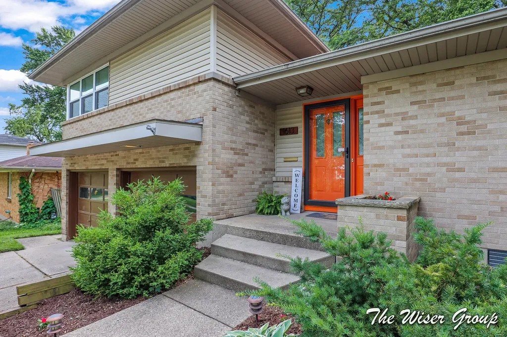 1613 Lotus Avenue SE Grand Rapids City MI 49506