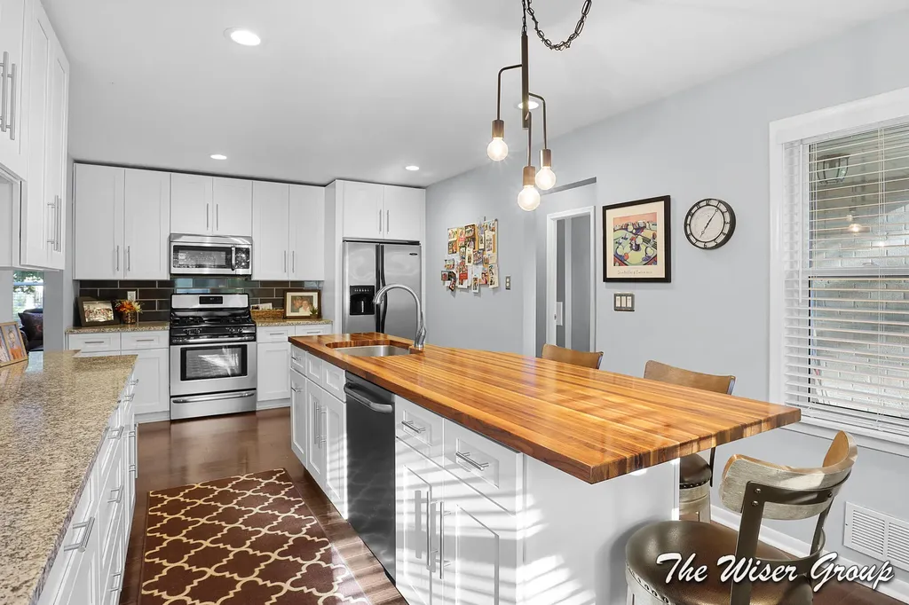 1613 Lotus Avenue SE Grand Rapids City MI 49506