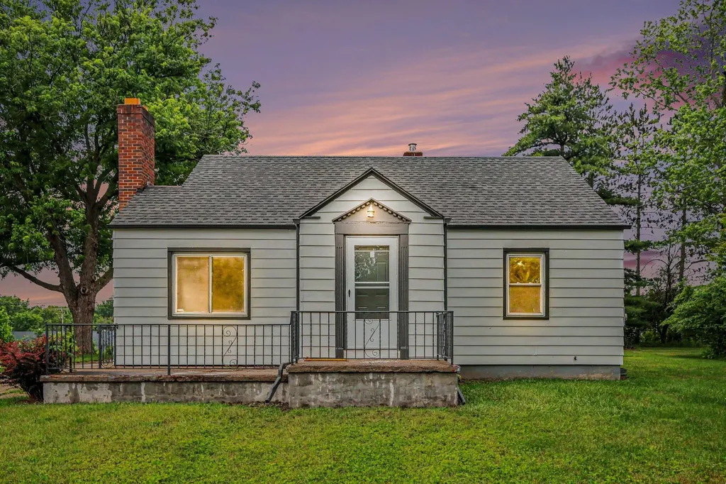 2215 Coolidge Street Lansing City MI 48906