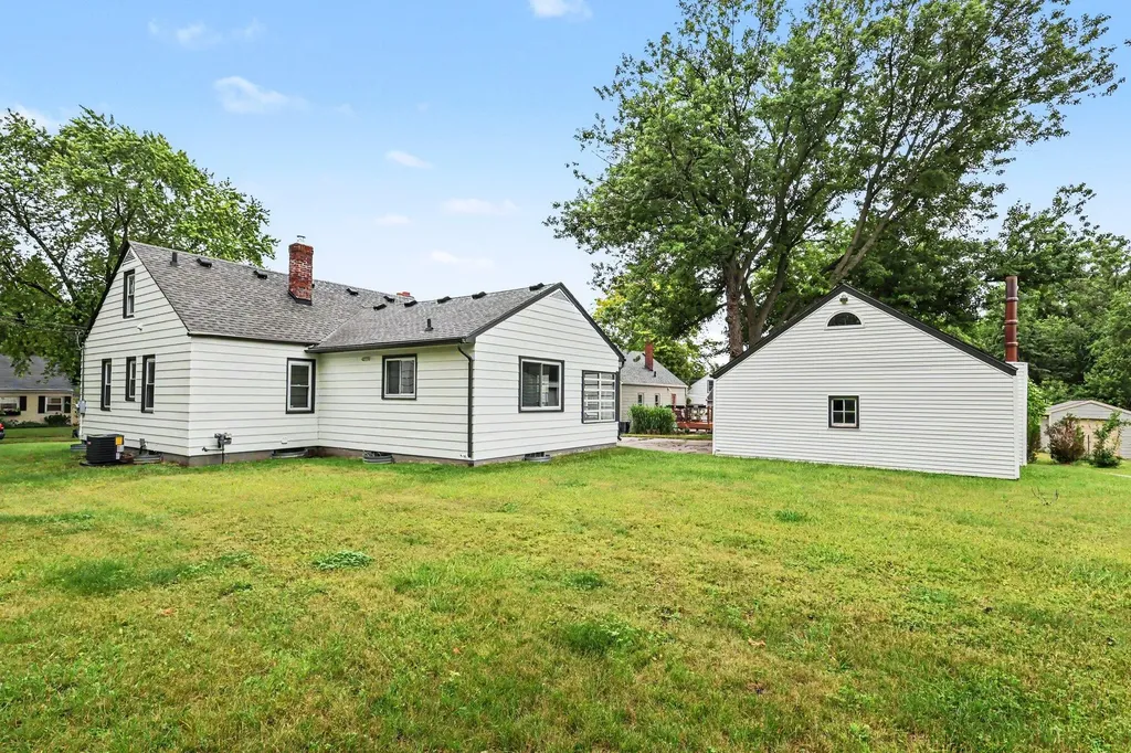2215 Coolidge Street Lansing City MI 48906