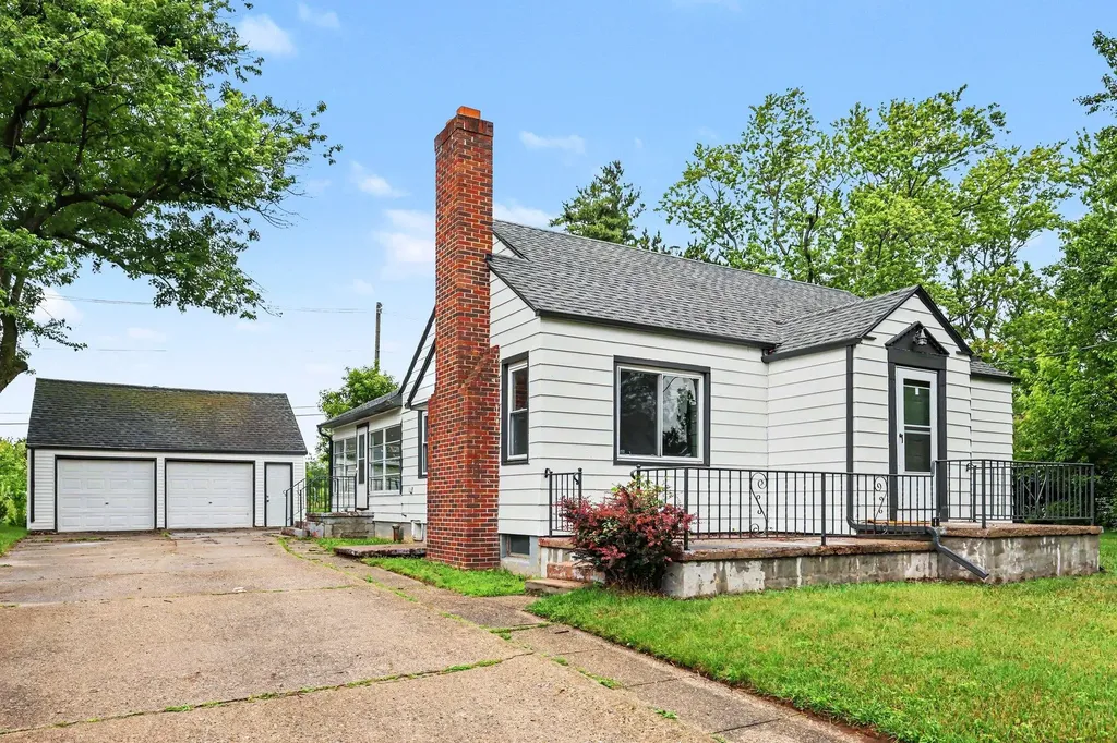 2215 Coolidge Street Lansing City MI 48906