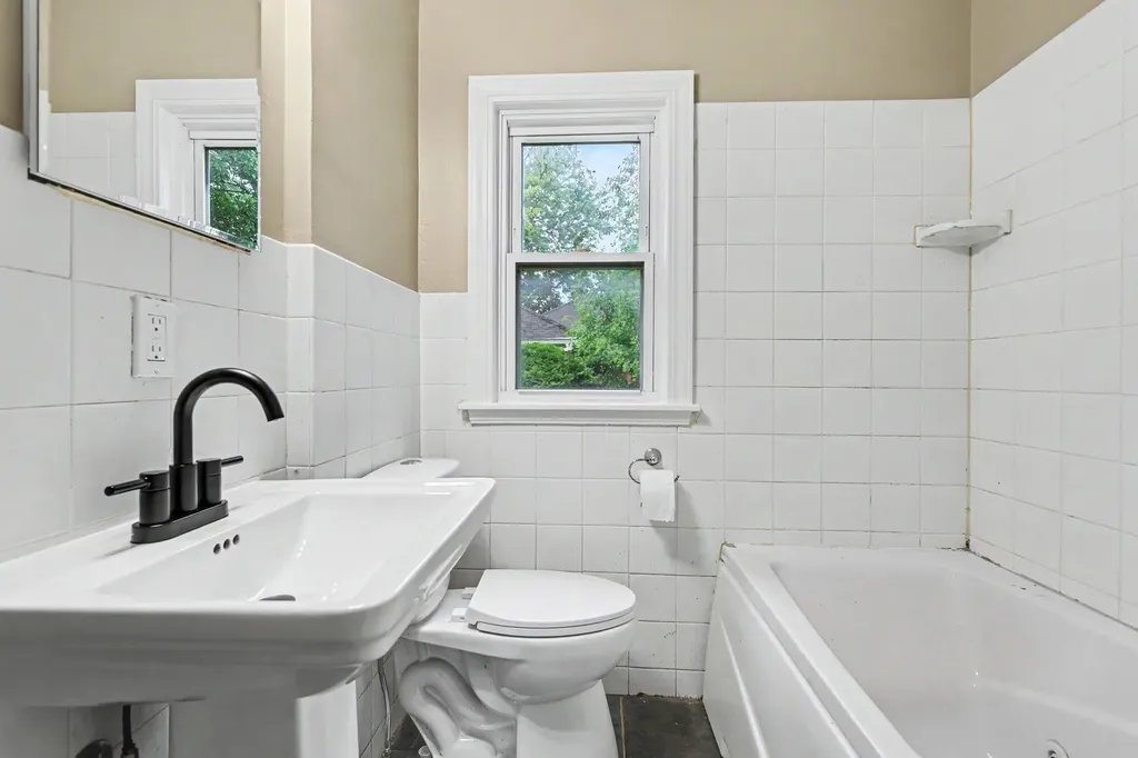 2215 Coolidge Street Lansing City MI 48906