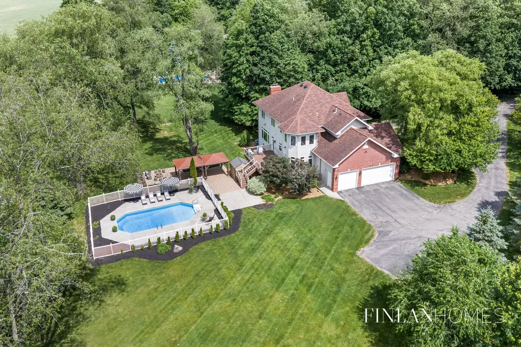 8210 Powderhorn Trail SE Caledonia Township MI 49316