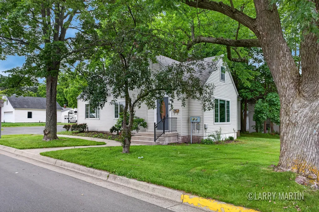 224 S Weaver Avenue Fremont City MI 49412