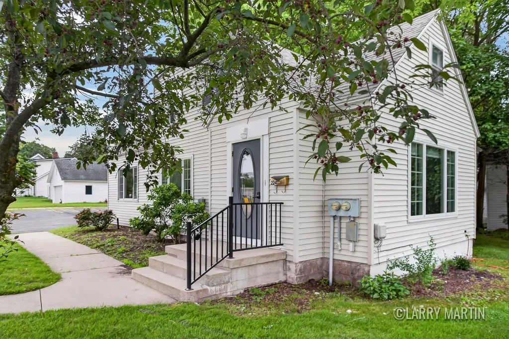 224 S Weaver Avenue Fremont City MI 49412