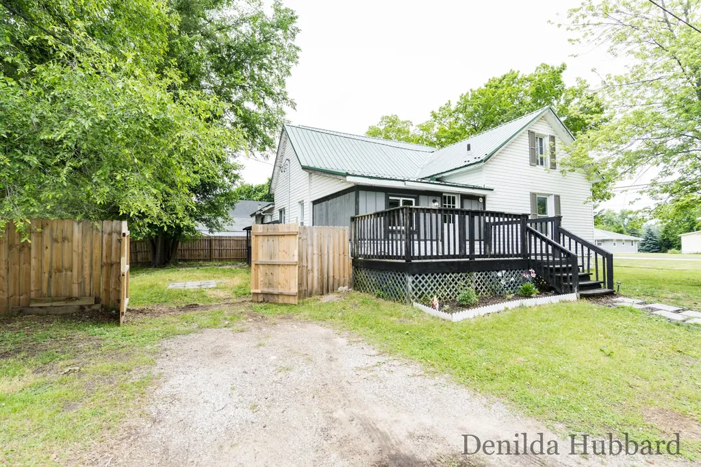 205 N Lincoln Avenue Unknown City MI 48850