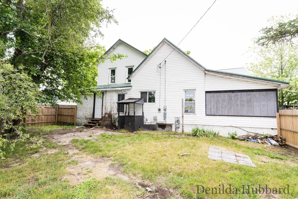 205 N Lincoln Avenue Unknown City MI 48850