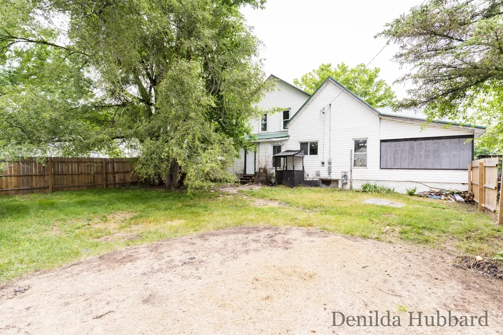 205 N Lincoln Avenue Unknown City MI 48850