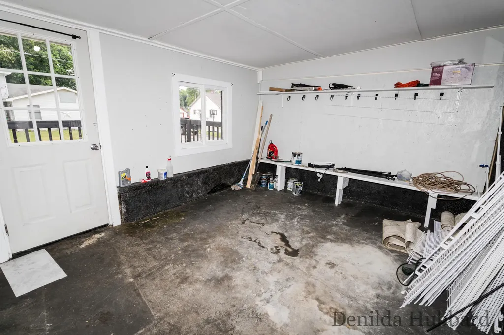 205 N Lincoln Avenue Unknown City MI 48850