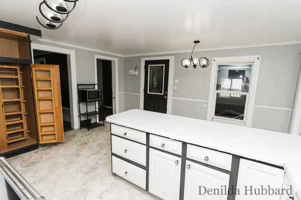 205 N Lincoln Avenue Unknown City MI 48850