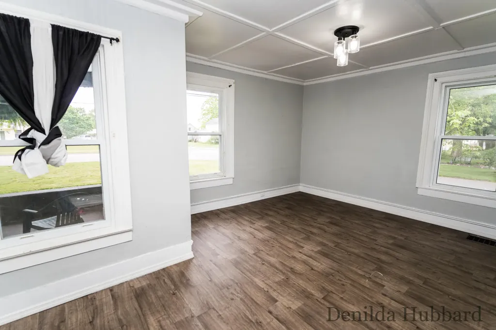 205 N Lincoln Avenue Unknown City MI 48850