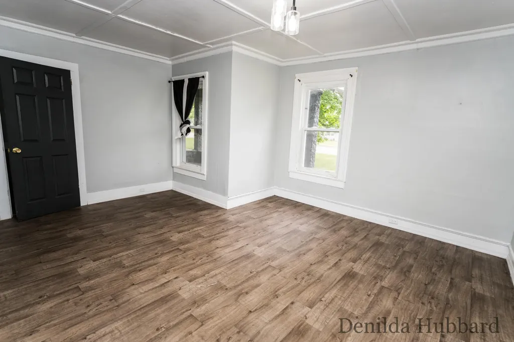 205 N Lincoln Avenue Unknown City MI 48850