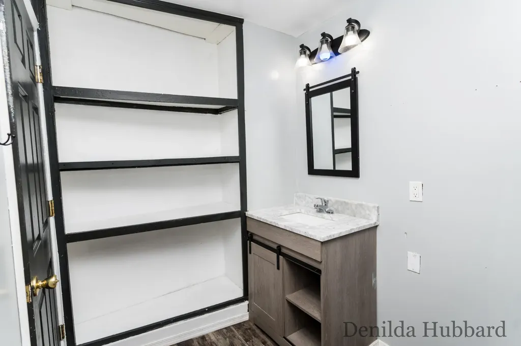 205 N Lincoln Avenue Unknown City MI 48850