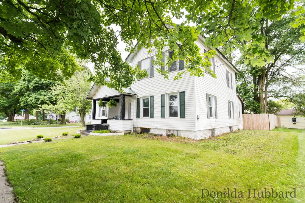 205 N Lincoln Avenue Unknown City MI 48850
