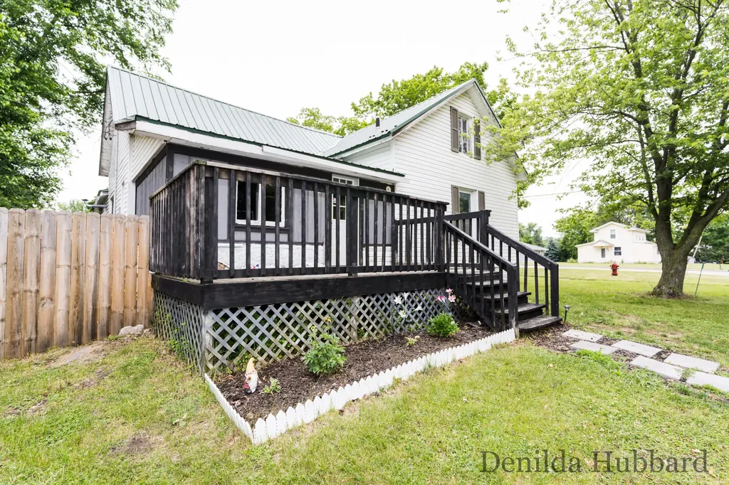 205 N Lincoln Avenue Unknown City MI 48850