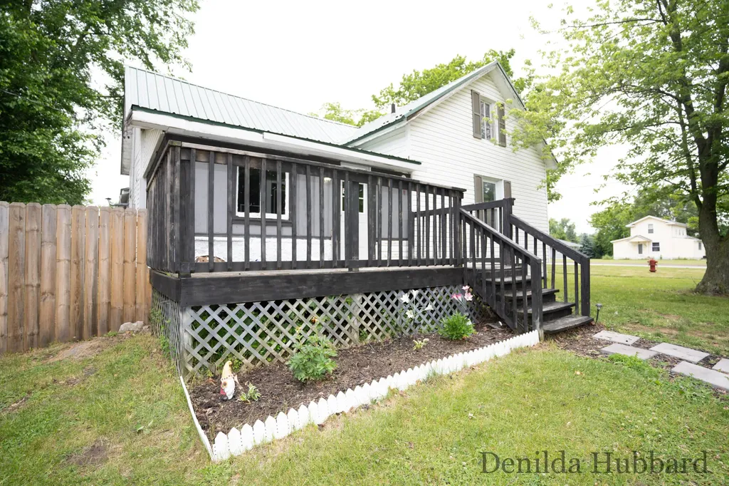 205 N Lincoln Avenue Unknown City MI 48850