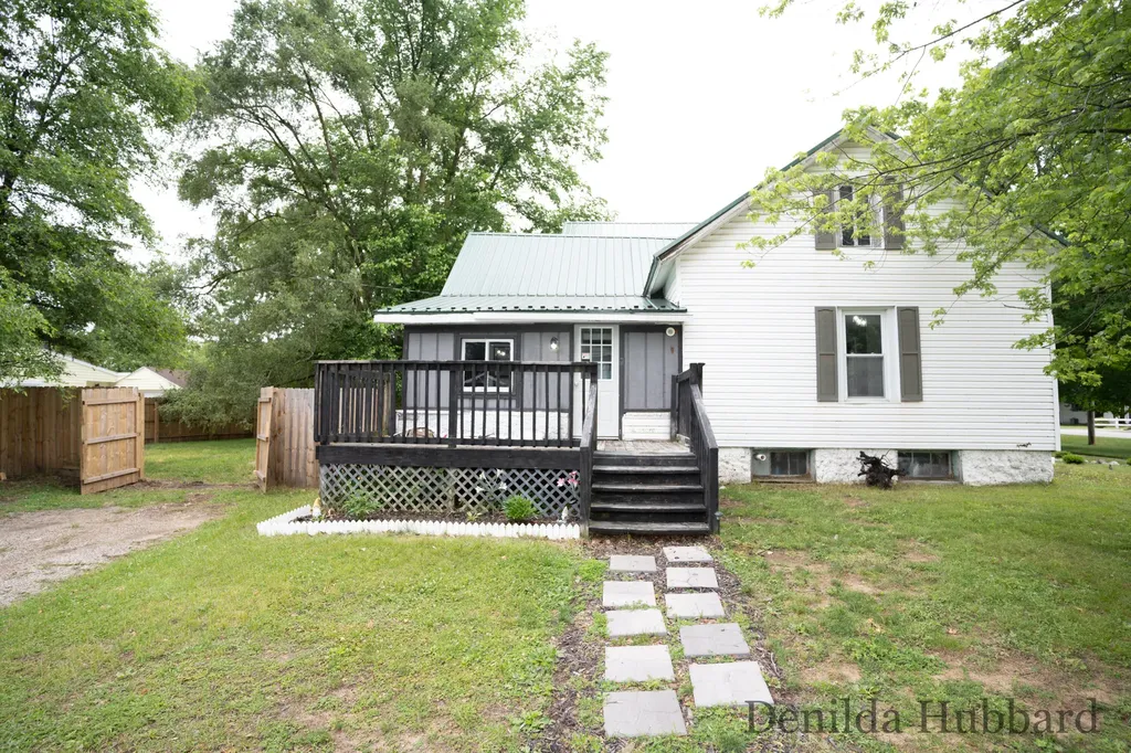 205 N Lincoln Avenue Unknown City MI 48850
