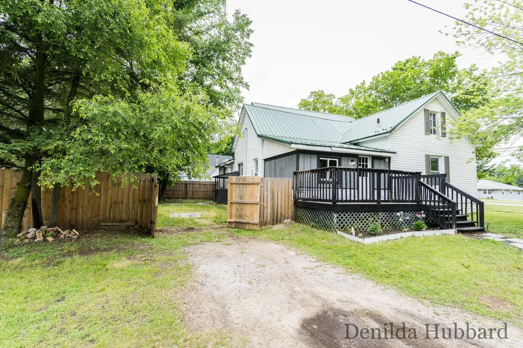 205 N Lincoln Avenue Unknown City MI 48850