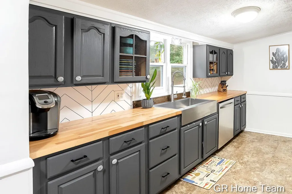 1605 Preston Avenue NW Grand Rapids City MI 49504