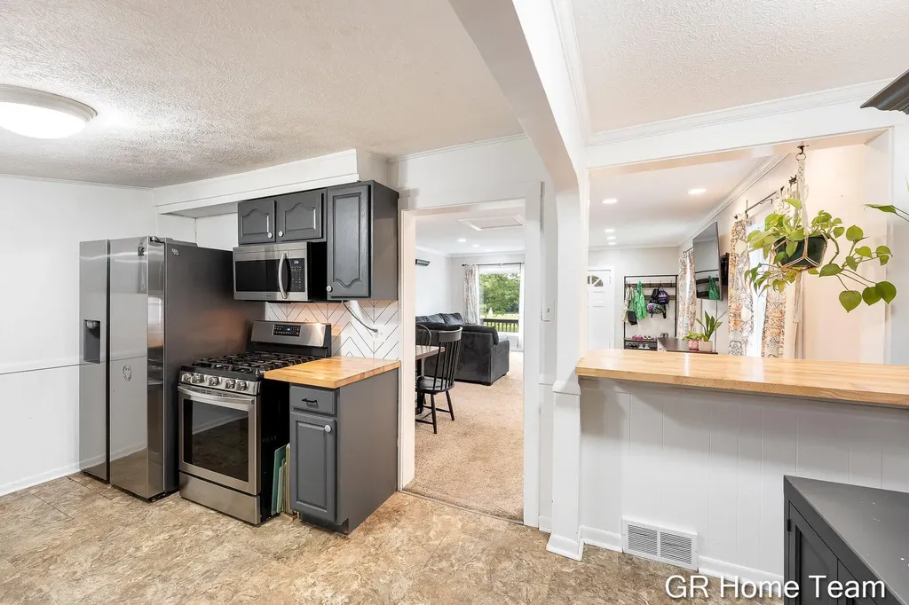 1605 Preston Avenue NW Grand Rapids City MI 49504